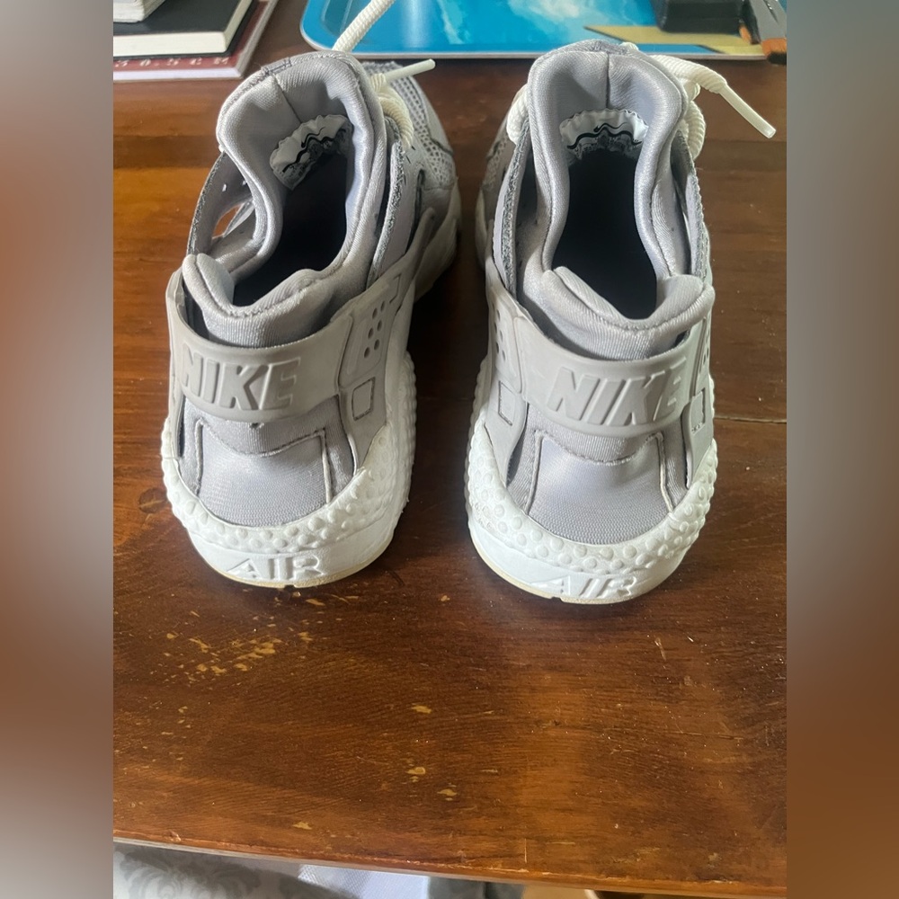 Nike Gray Women's Shoes - Picture 4 of 4